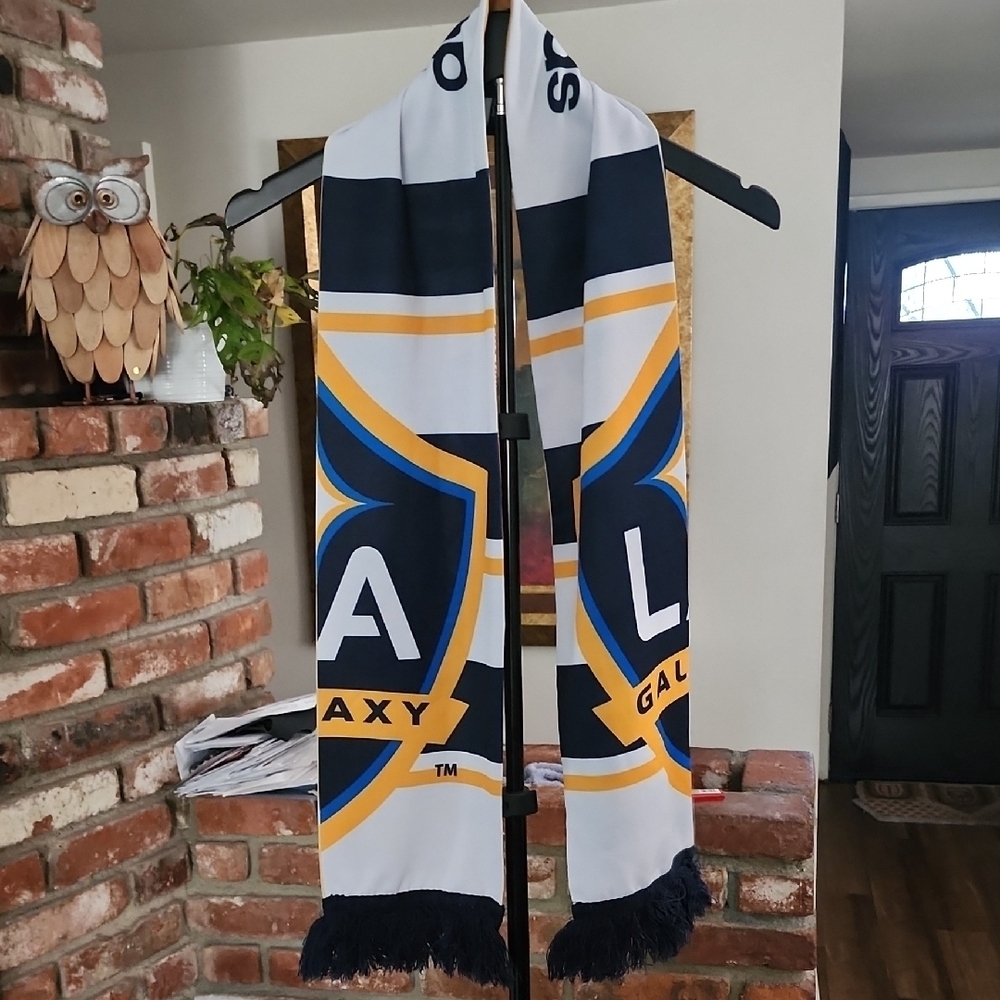 Adidas 2011 LA Galaxy Championship Soccer Scarf - Picture 3 of 3